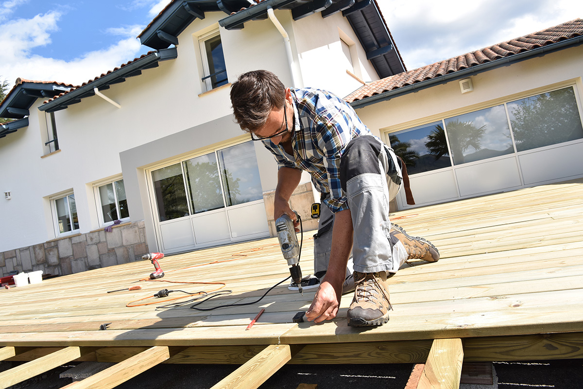 Redwood Decking Doesn’t Just Look Great, It’s Also Highly Durable